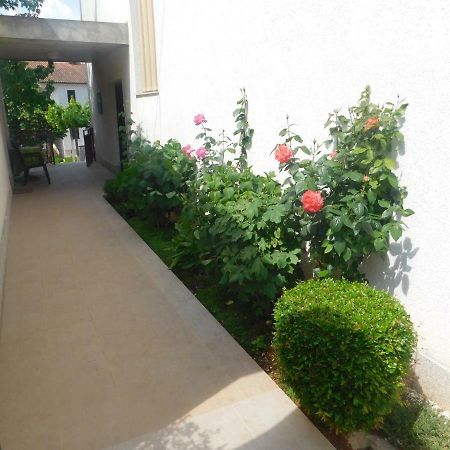 Apartment Artusi Pula Bagian luar foto