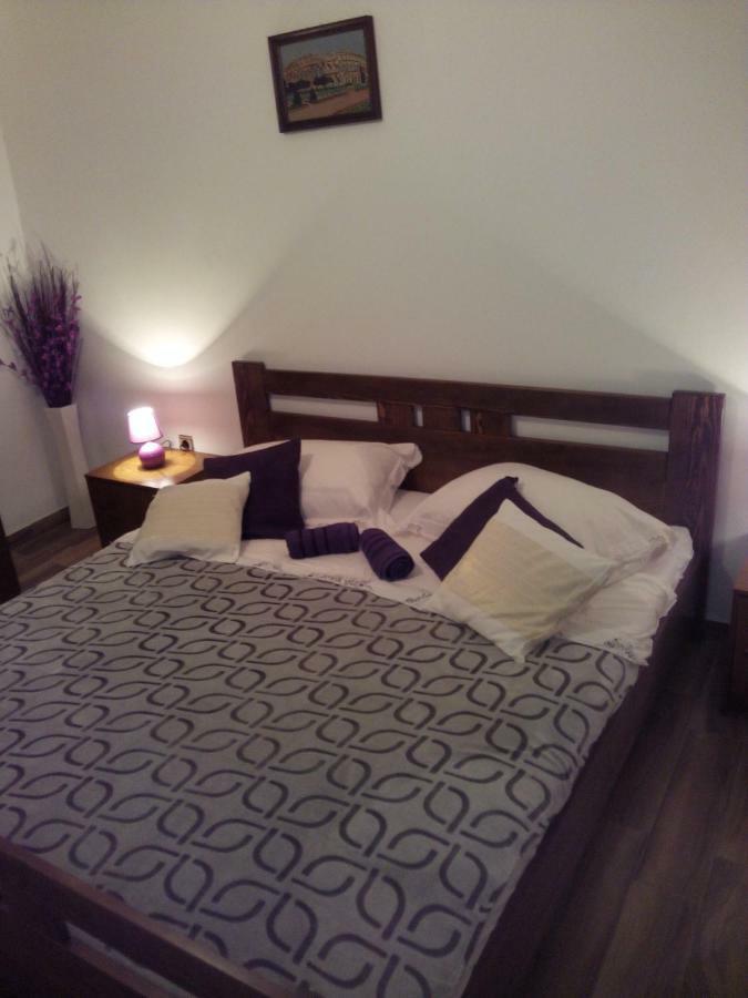 Apartment Artusi Pula Bagian luar foto