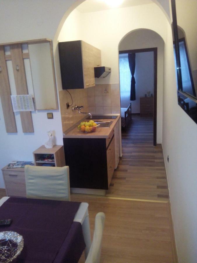 Apartment Artusi Pula Bagian luar foto
