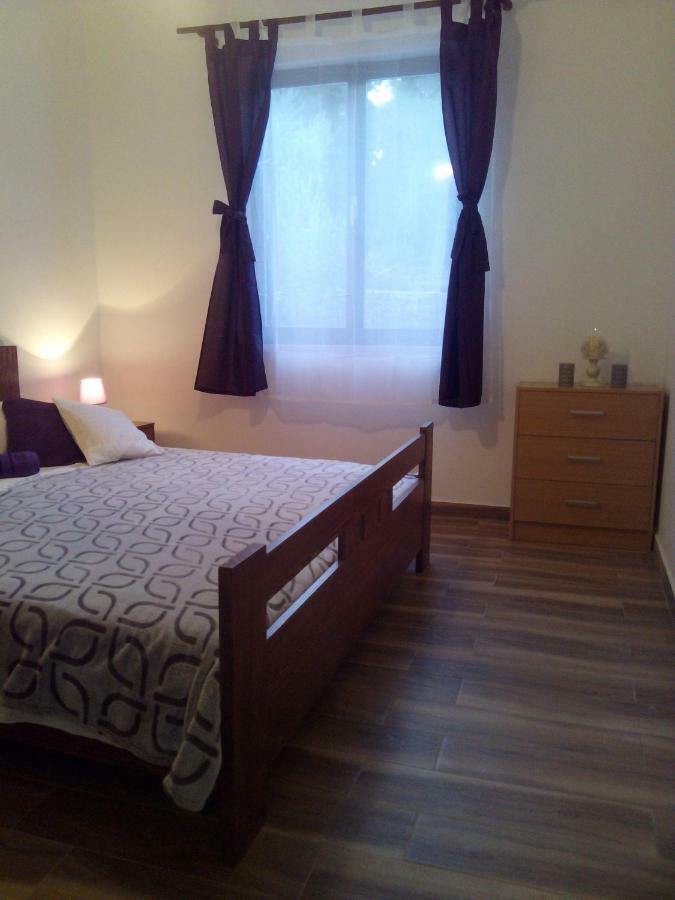 Apartment Artusi Pula Bagian luar foto