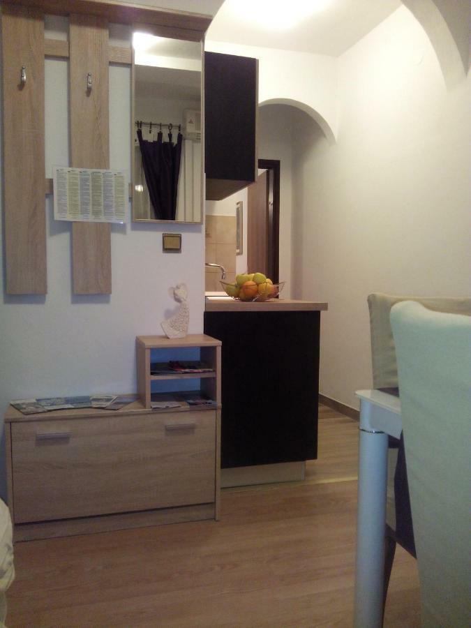 Apartment Artusi Pula Bagian luar foto