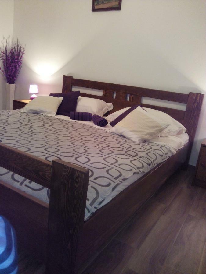 Apartment Artusi Pula Bagian luar foto