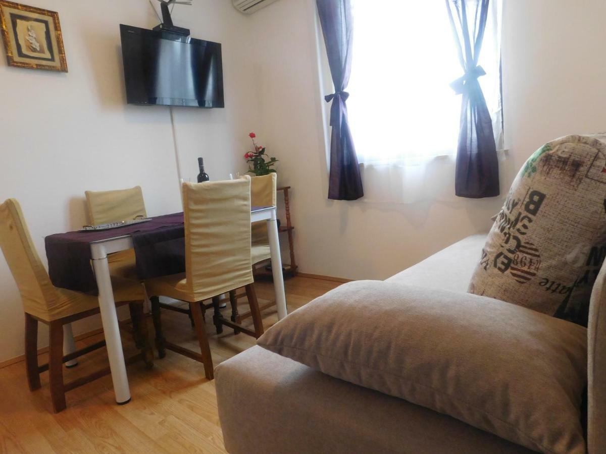 Apartment Artusi Pula Bagian luar foto
