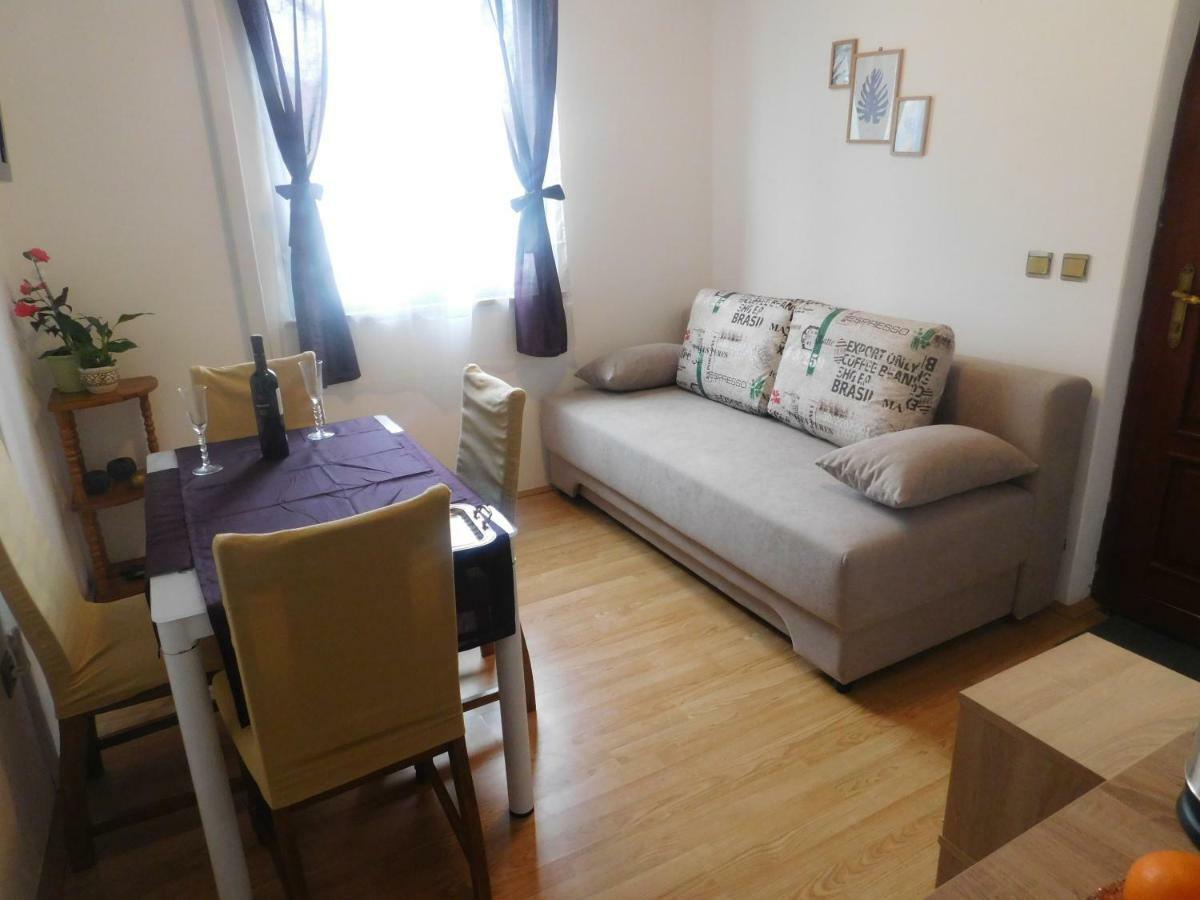 Apartment Artusi Pula Bagian luar foto
