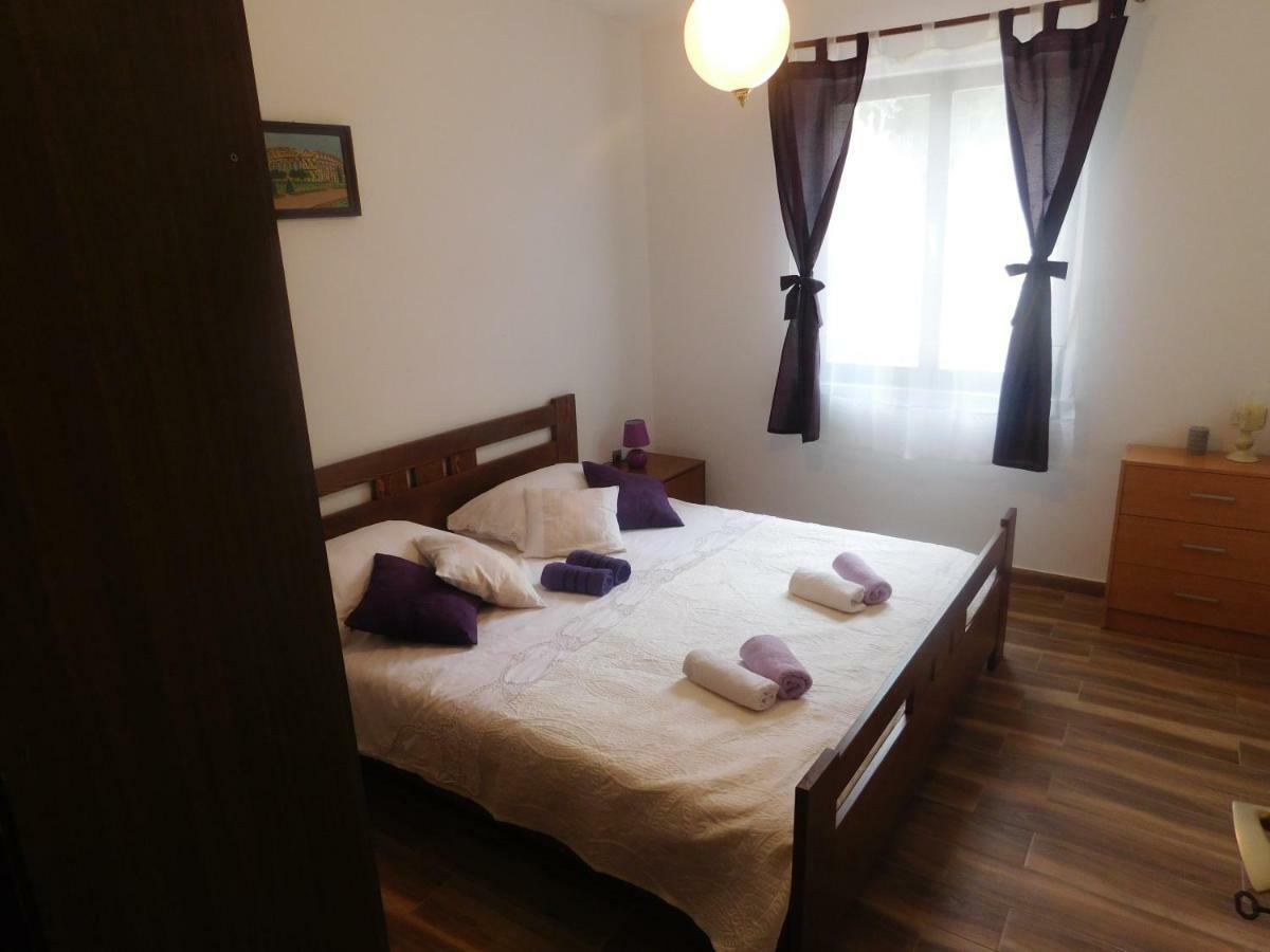 Apartment Artusi Pula Bagian luar foto