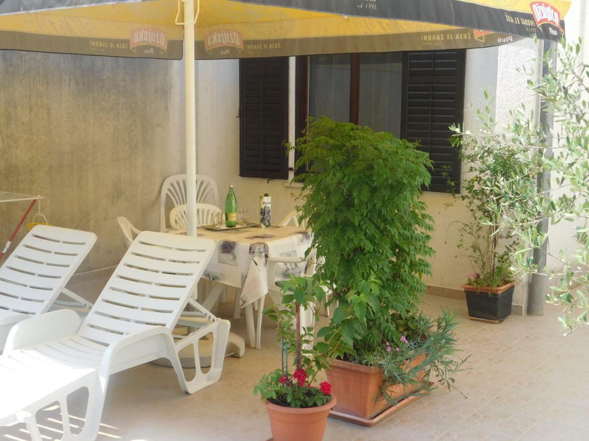 Apartment Artusi Pula Bagian luar foto