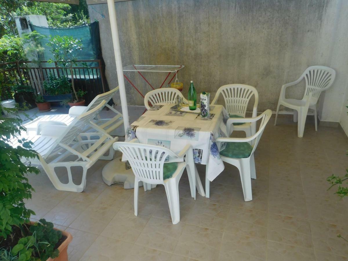 Apartment Artusi Pula Bagian luar foto