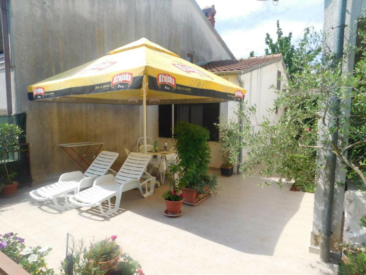 Apartment Artusi Pula Bagian luar foto