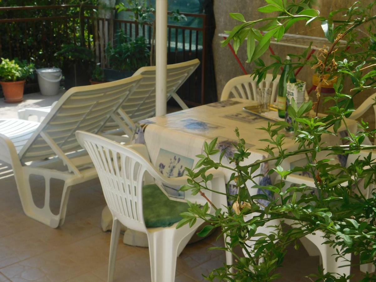 Apartment Artusi Pula Bagian luar foto