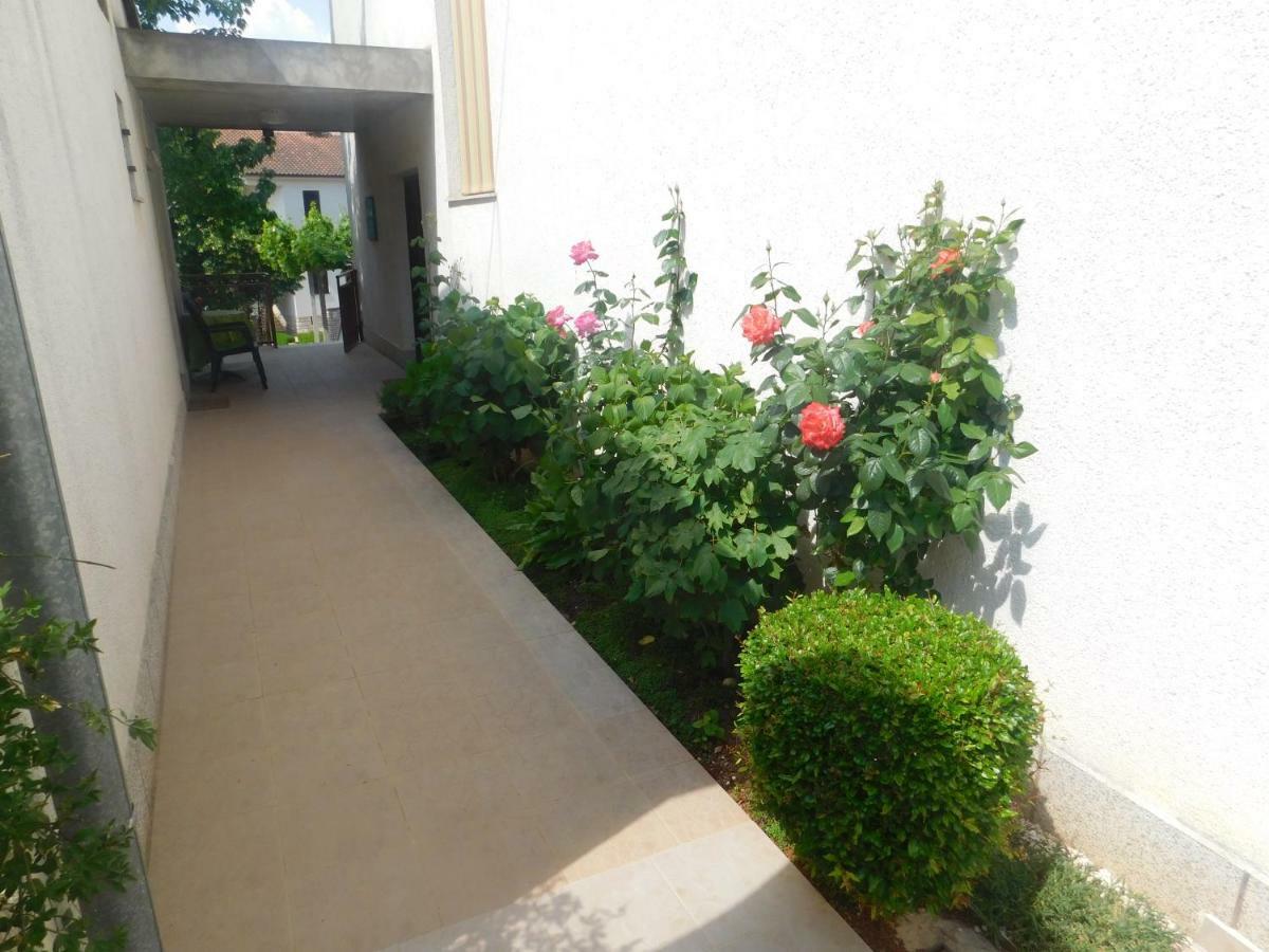 Apartment Artusi Pula Bagian luar foto